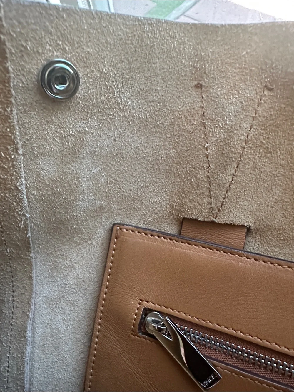 Vince minimalist cognac